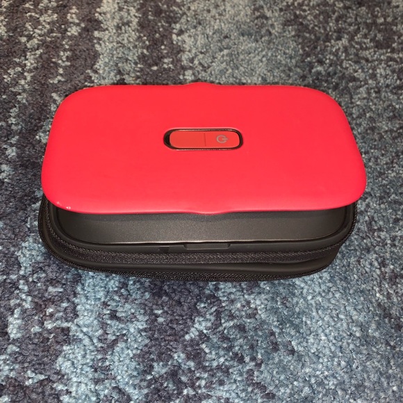 PHONE SANITIZER CASE- HoMedics UV-Clean On-The-Go - Picture 2 of 5